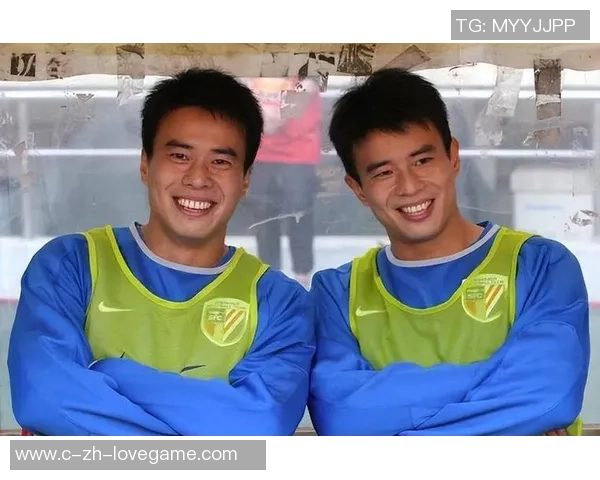 多才多艺的小哥哥足球篮球双全的青春活力展现